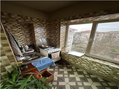 Decomandat cu centrala propie, etaj intermediar