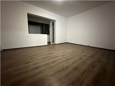 1 camera, decomandat, model mare parter inalt cu balcon in zona Aradului!