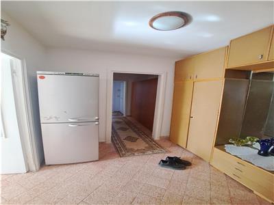 3 CAMERE, DECOMANDAT, ETAJ 2, CENTRALA TERMICA, GIROCULUI!