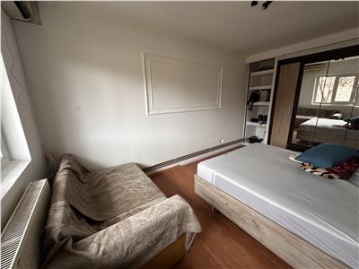 Decomandat pe 2 parti