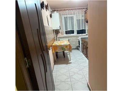 Etaj 2 cu centrala propie in bloc anvelopat