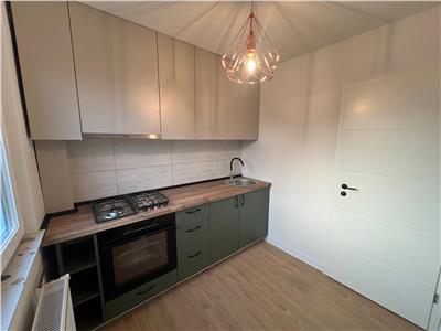 Decomandat etaj intermediar langa Mall