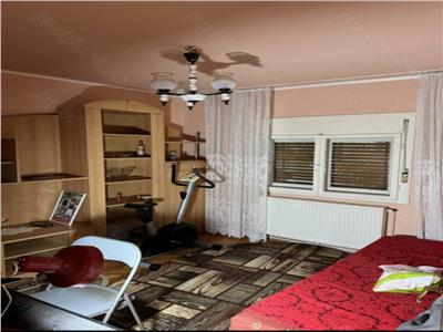 Decomandat cu 2 bai, linga Judetean