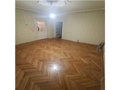 2 CAMERE, ETAJ 1, CENTRALA TERMICA, MODEL MARE IN DOROBANTILOR!