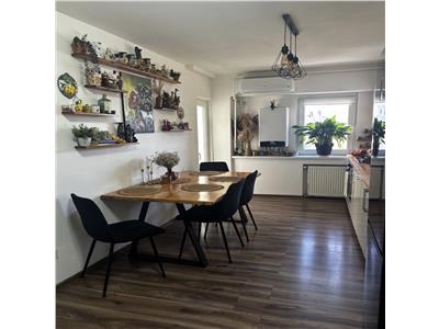 Decomandat la etaj 2, mobilat si utilat in bl izolat