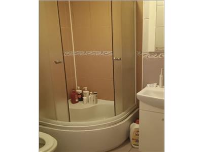 Decomandat cu 2 bai linga Judetean