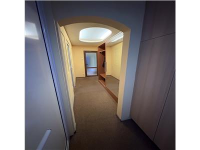 Decomandat la etajul 2 in bloc anvelopat