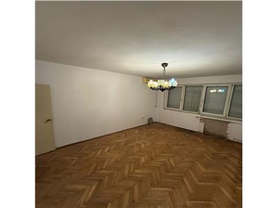 3 camere decomandat, etaj 1 linga sala Olimpia
