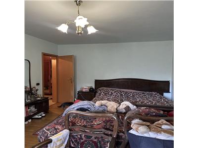 Decomandat, mobilat si utilat la etajul 1