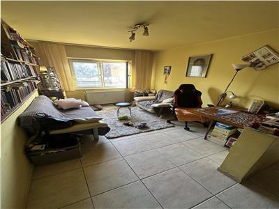 Decomandat, mobilat si utilat la etajul 1