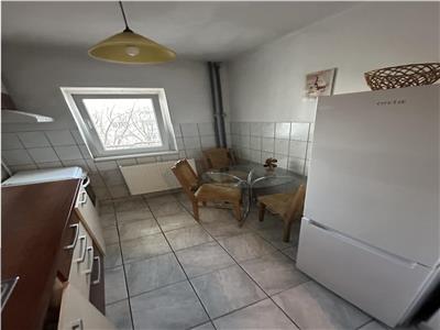 Decomandat cu 2 balcoane la etajul 3