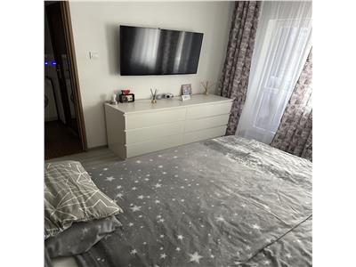 Decomandat cu 2 balcoane la etajul 2 linga Thalia