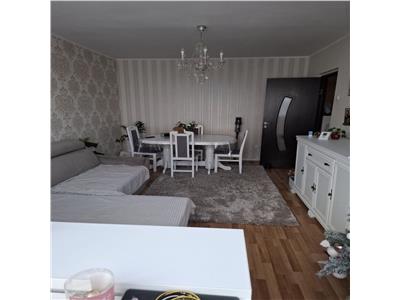 Decomandat cu 2 balcoane la etaj 2 in bloc anvelopat