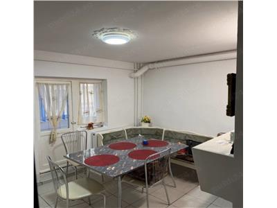 Decomandat cu 2 bai in Lipovei la parter