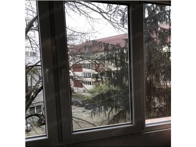 2 camere etaj 3 in bloc anvelopat Casa Tineretului