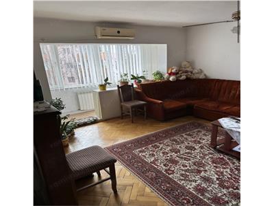 Decomandat cu 2 bai si 2 balcoane