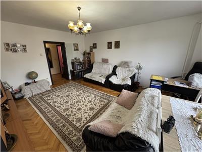 Decomandat cu 2 bai, model mare