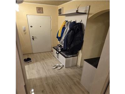 Mobilat si utilat, cu 2 bai si 2 balcoane in bloc anvelopat