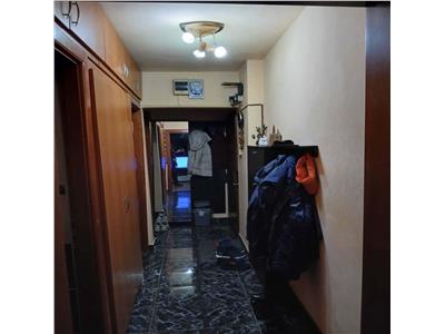 3 camere etaj 1 in piata Dacia