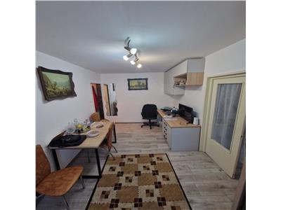 Amenajat recent la etaj 2 in bloc anvelopat, piata Doina