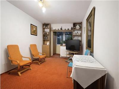 Decomandat cu 2 balcoane la etajul 1