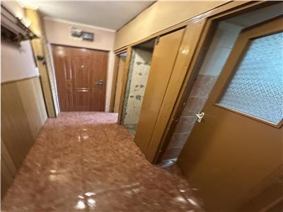 Apartament cu 2 camere etaj 3 aproape de Mall