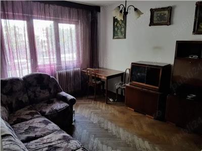 Decomandat la etajul 2 cu 2 balcoane in Dacia