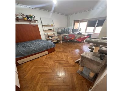 1 CAMERA, ETAJ 2, GIROCULUI