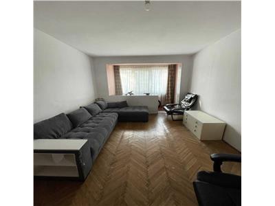 Decomandat la etajul 1, mobilat