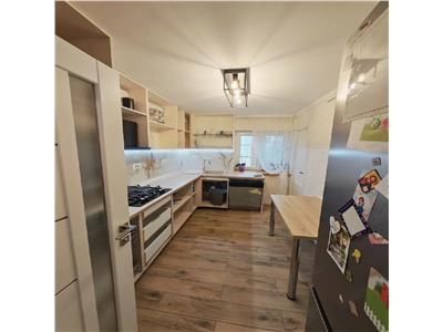 Decomandat la et 3 cu 2 bai cu incalzire in pardoseala