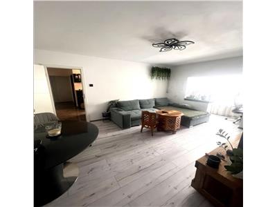 3 camere la etajul 2 cu 2 bai, linga Generala 30