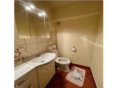 Decomandat cu 2 bai la etajul 1 aproape de Mall