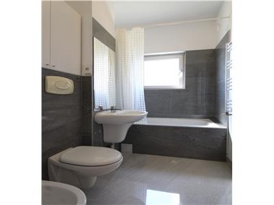 Mobilat si utilat la et 2 cu loc de parcare inclus