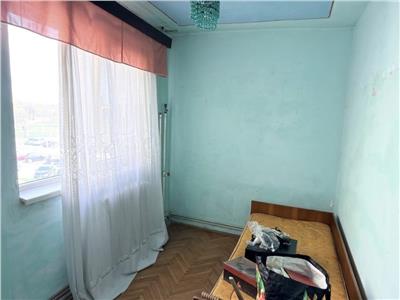 Etaj 2 in bloc anvelopat cu 2 balcoane