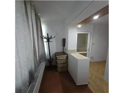 2 camere la parter cu balcon linga Piata Doina