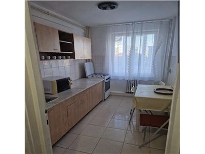 Etaj intermediar cu 3 balcoane, mobilat si utilat