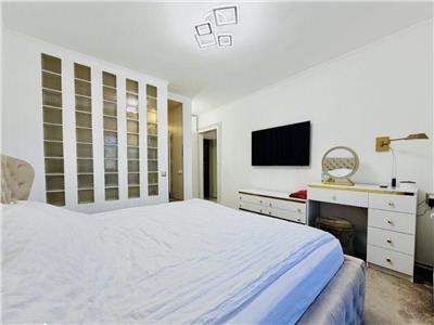 Etaj 1 cu 2 bai, aproape de Mall