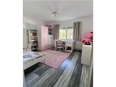 Decomandat cu 2 bai si 2 balcoane la et 1 aproape de Mall