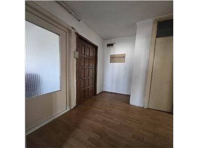 Decomandat la etaj 3 cu 2 balcoane