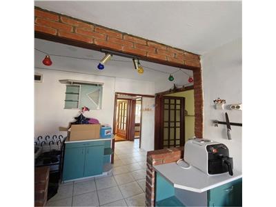 Decomandat cu 2 bai si 2 balcoane la etajul 2