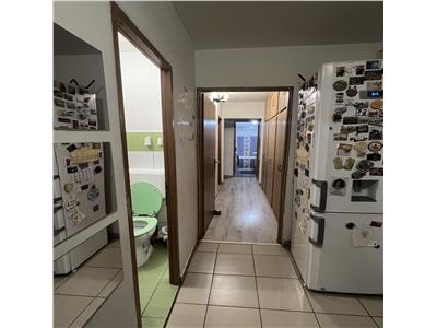 Decomandat, model mare cu 2 bai la parter inalt