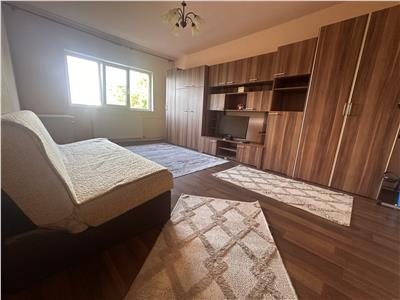 Decomandat, mobilat si utilat la etajul 3