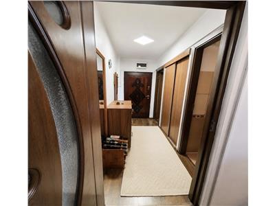 Decomandat, mobilat si utilat, etaj intermediar