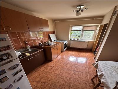 Decomandat cu 2 bai si 2 balcoane la etaj 3