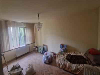 Decomandat la etajul 2 cu centrala linga Padurice