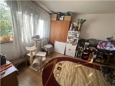 2 camere etaj 2 in bloc anvelopat aproape de City Mall