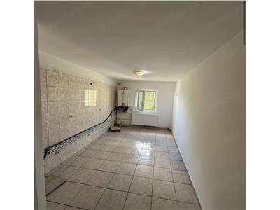 Decomandat cu 2 bai si 2 balcoane cu centrala propie