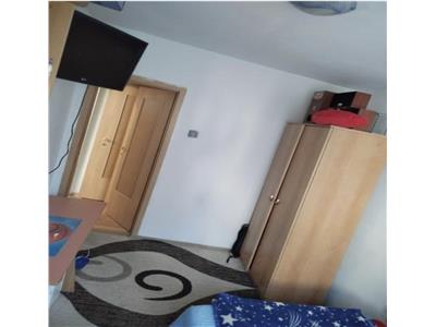 Apartament 3 camere etaj 2 in Piata Dacia