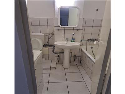 Decomandat cu 2 balcoane la etajul 3