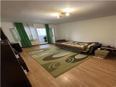 Decomandat cu 2 bai si 2 balcoane la etajul 1 bloc izolat